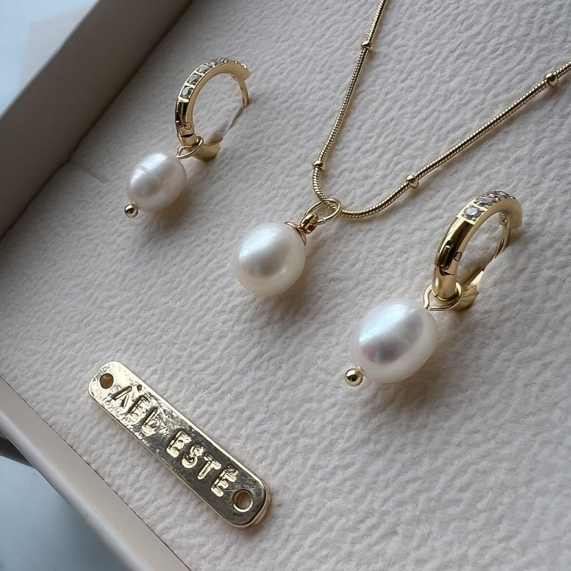 Leena Pearl Hoop Earrings - Gold