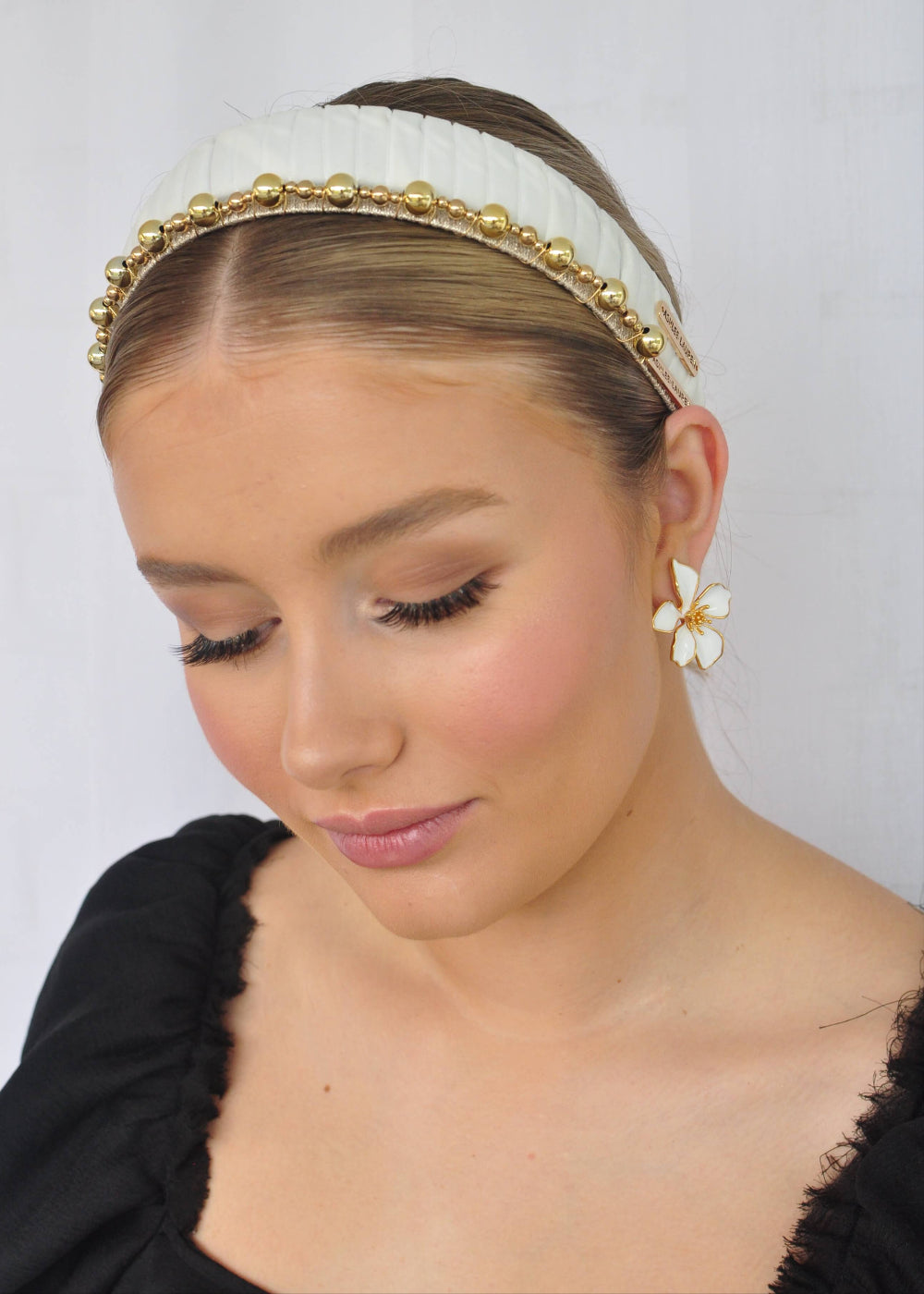 Vida Floral Earring - White