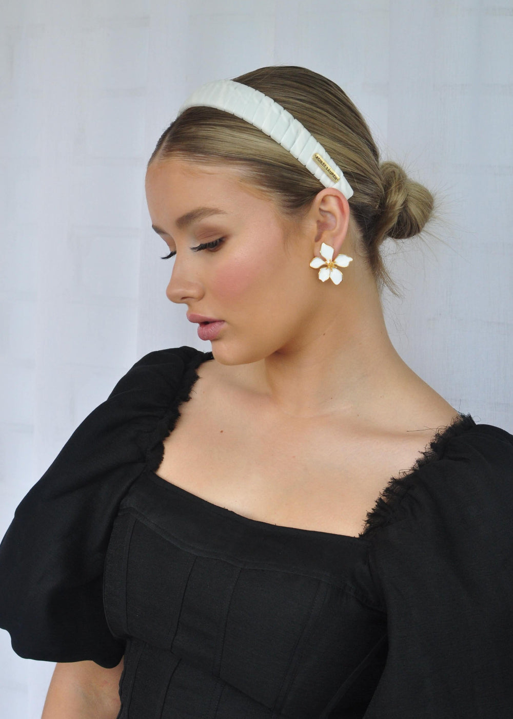 Vida Floral Earring - White